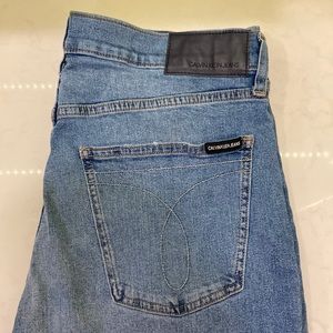 Calvin Klein Straight leg jeans W34xL32 style # 41786ax